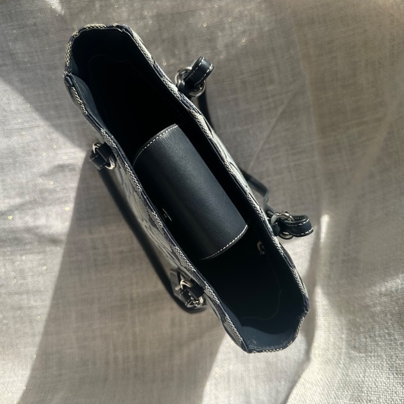 Coach Signature Canvas Tote (J1K‑6090) - Picture 14 of 16